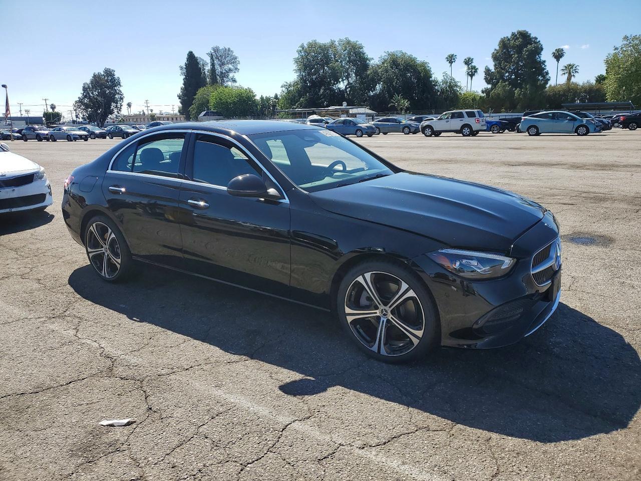 2025 Mercedes-Benz C 300 - zdjęcie 4