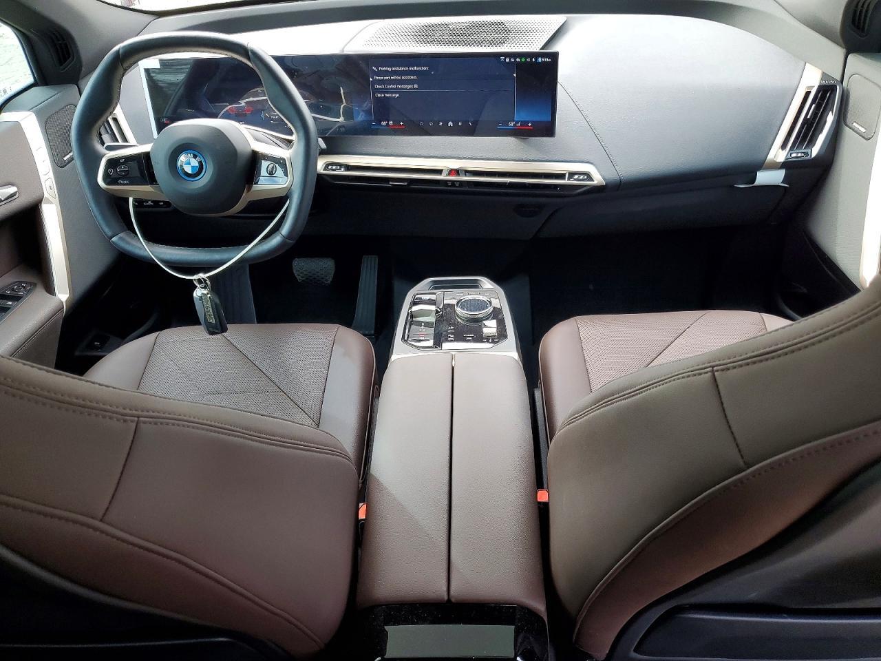 2025 BMW Ix xDrive50 - zdjęcie 8