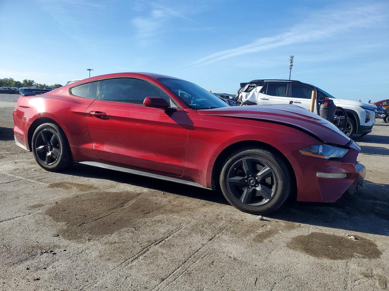 2019 Ford Mustang - zdjęcie 4