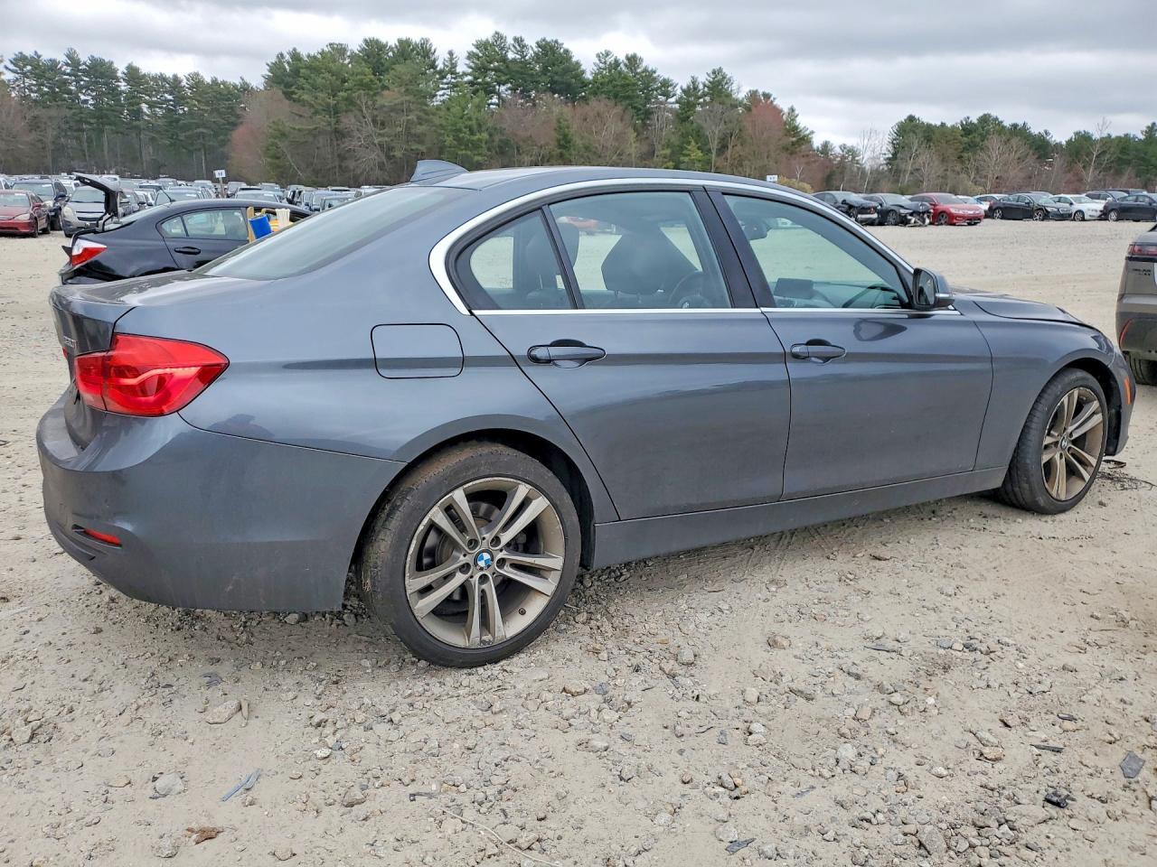 2017 BMW 330 Xi - zdjęcie 3
