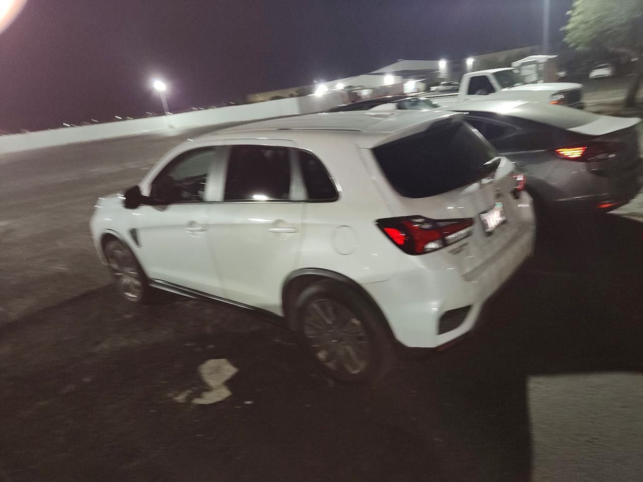 2020 Mitsubishi Outlander Sport Es - zdjęcie 2