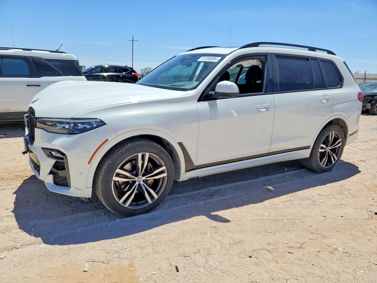 2022 BMW X7 xDrive40I - zdjęcie główne