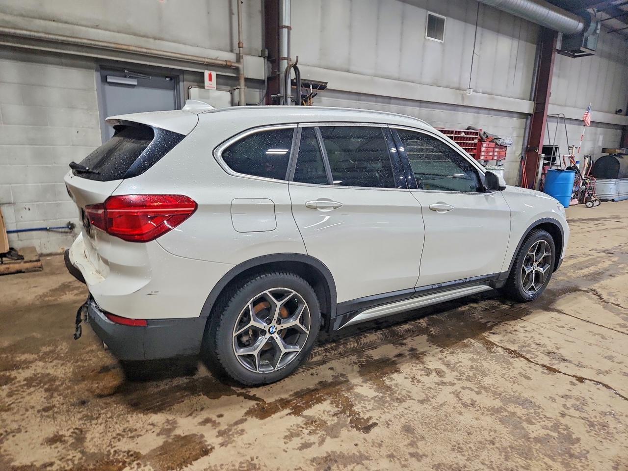 2017 BMW X1 xDrive28I - zdjęcie 3