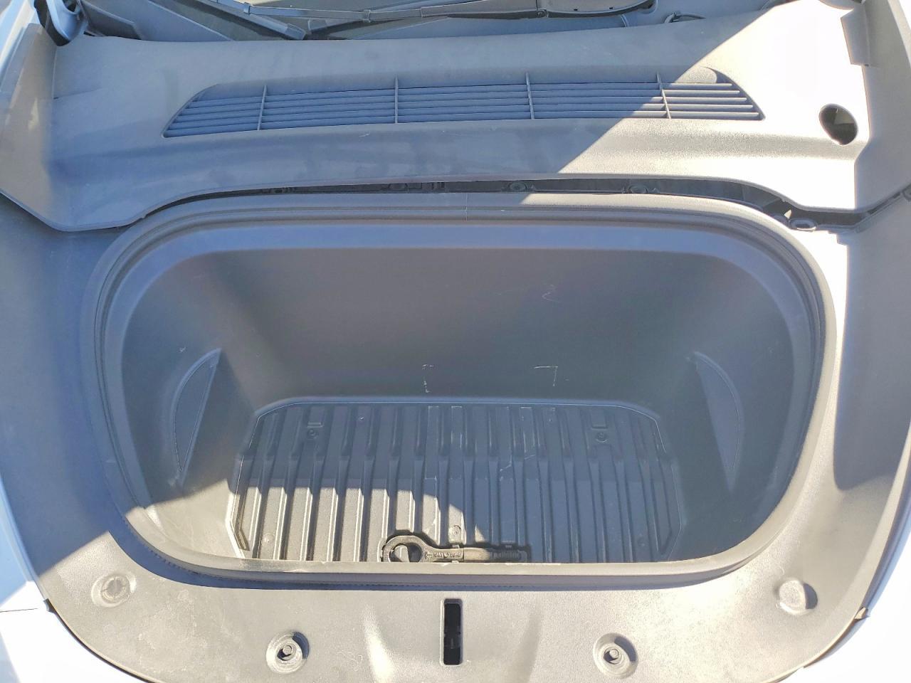 2025 Tesla Model Y - zdjęcie 12