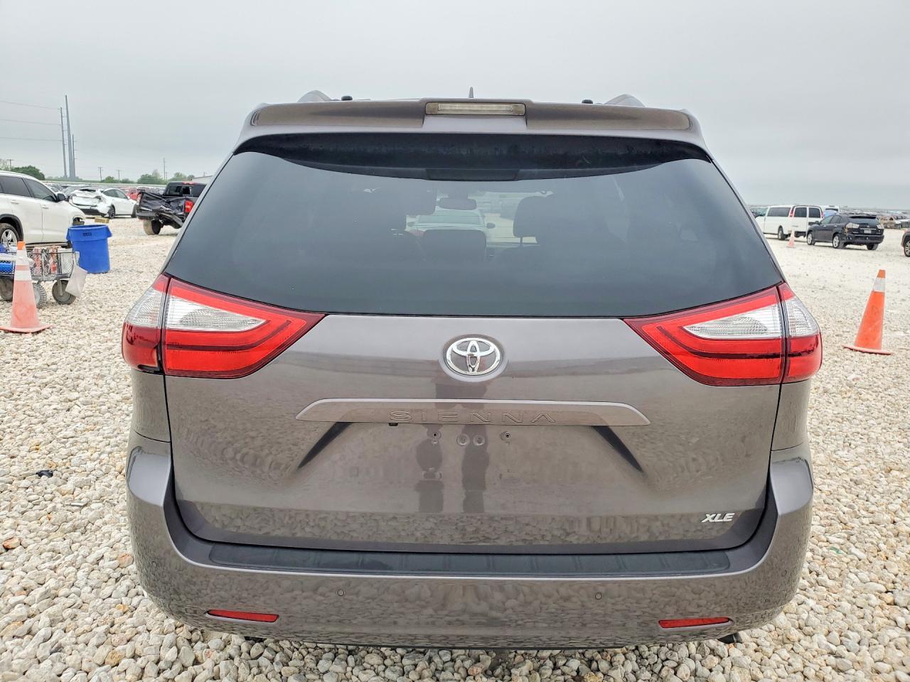 2018 Toyota Sienna Xle 8-Passenger - zdjęcie 6