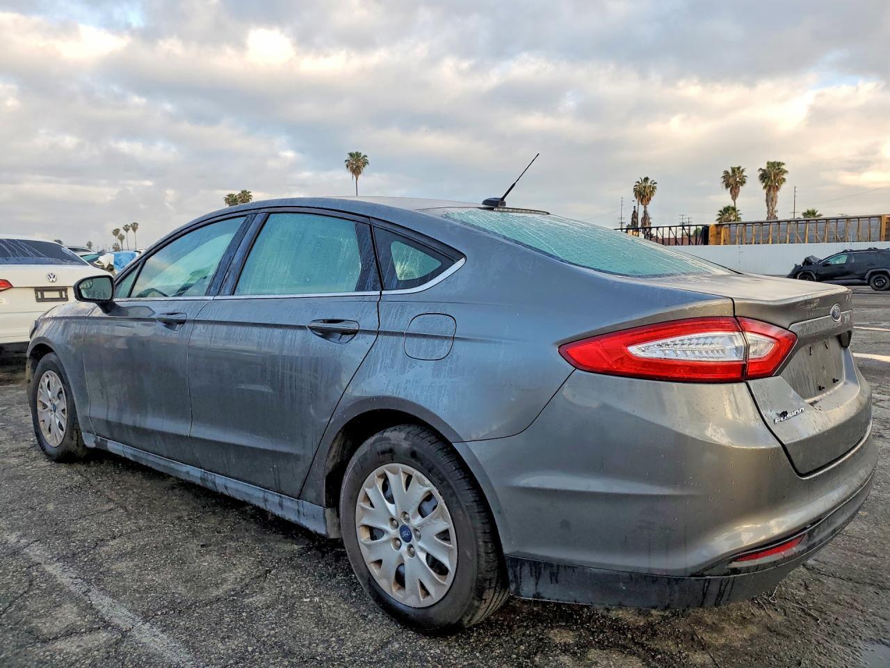 2014 Ford Fusion S - zdjęcie 2