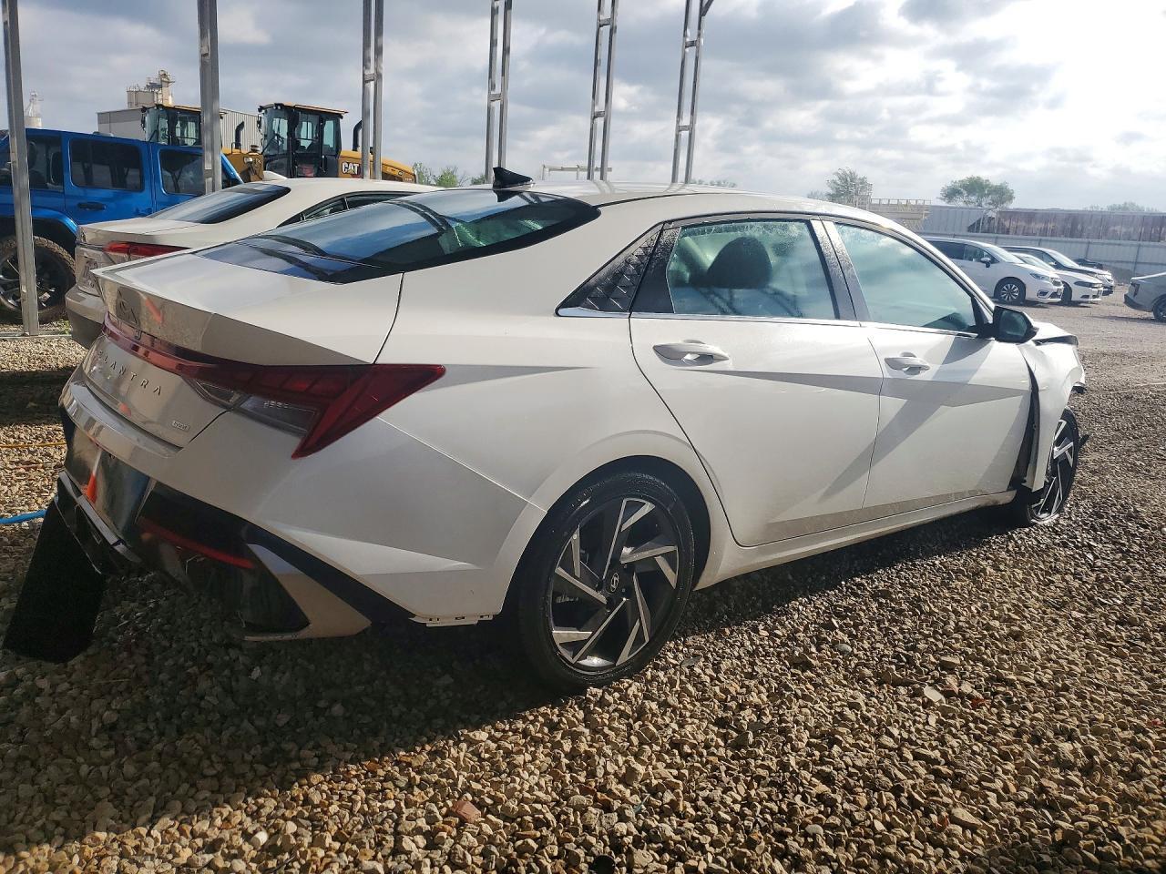 2025 Hyundai Elantra Hybrid Limited - zdjęcie 3