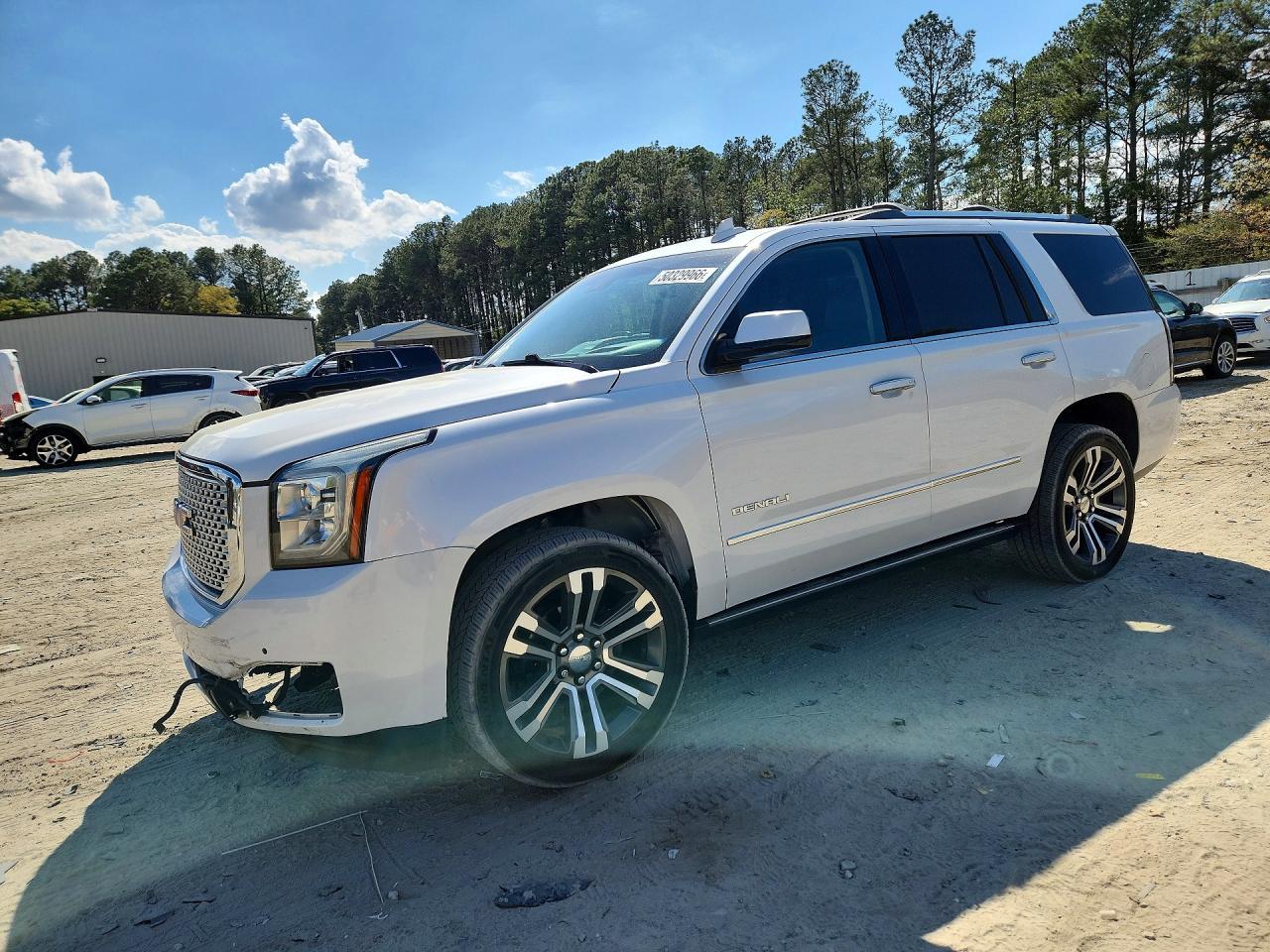2016 GMC Yukon - zdjęcie główne