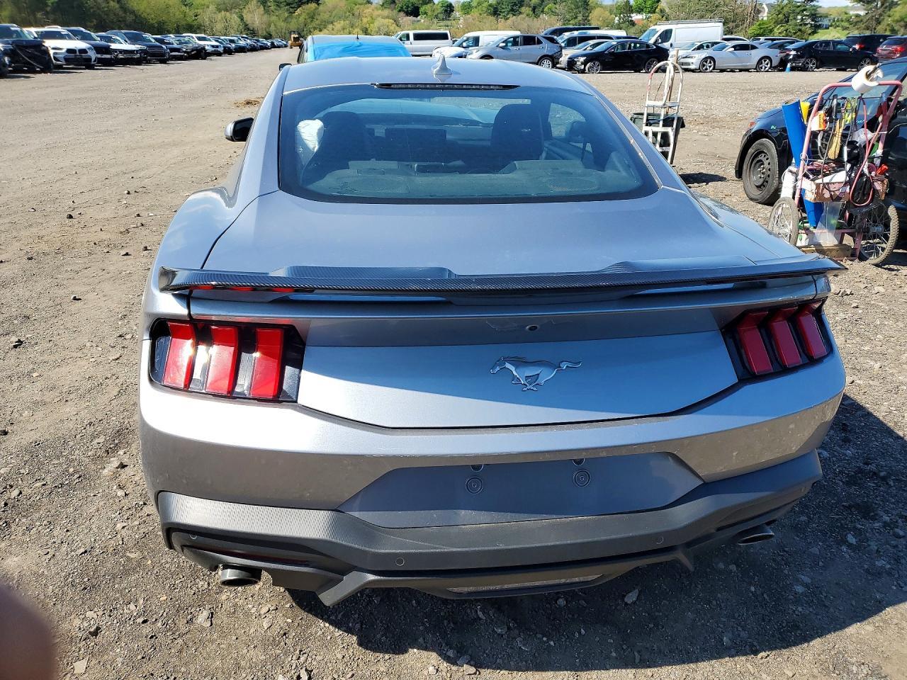 2024 Ford Mustang - zdjęcie 6