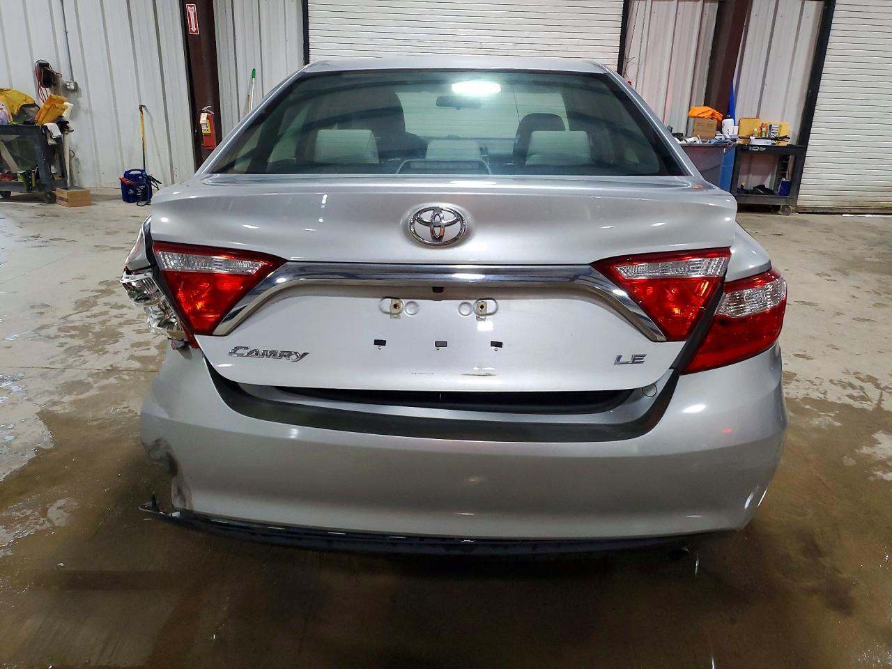 2017 Toyota Camry Le - zdjęcie 6