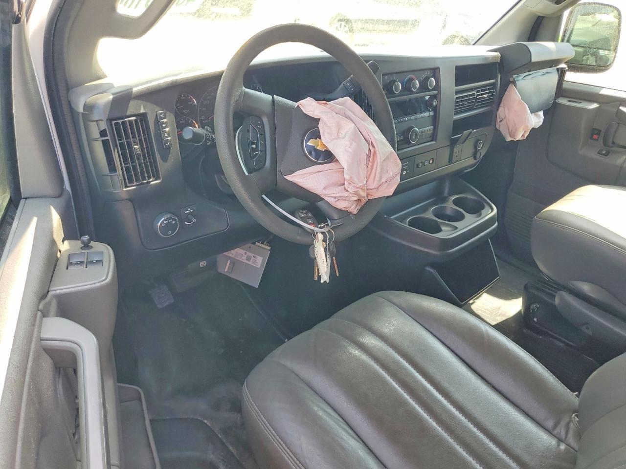 2019 Chevrolet Express G2500 - zdjęcie 8