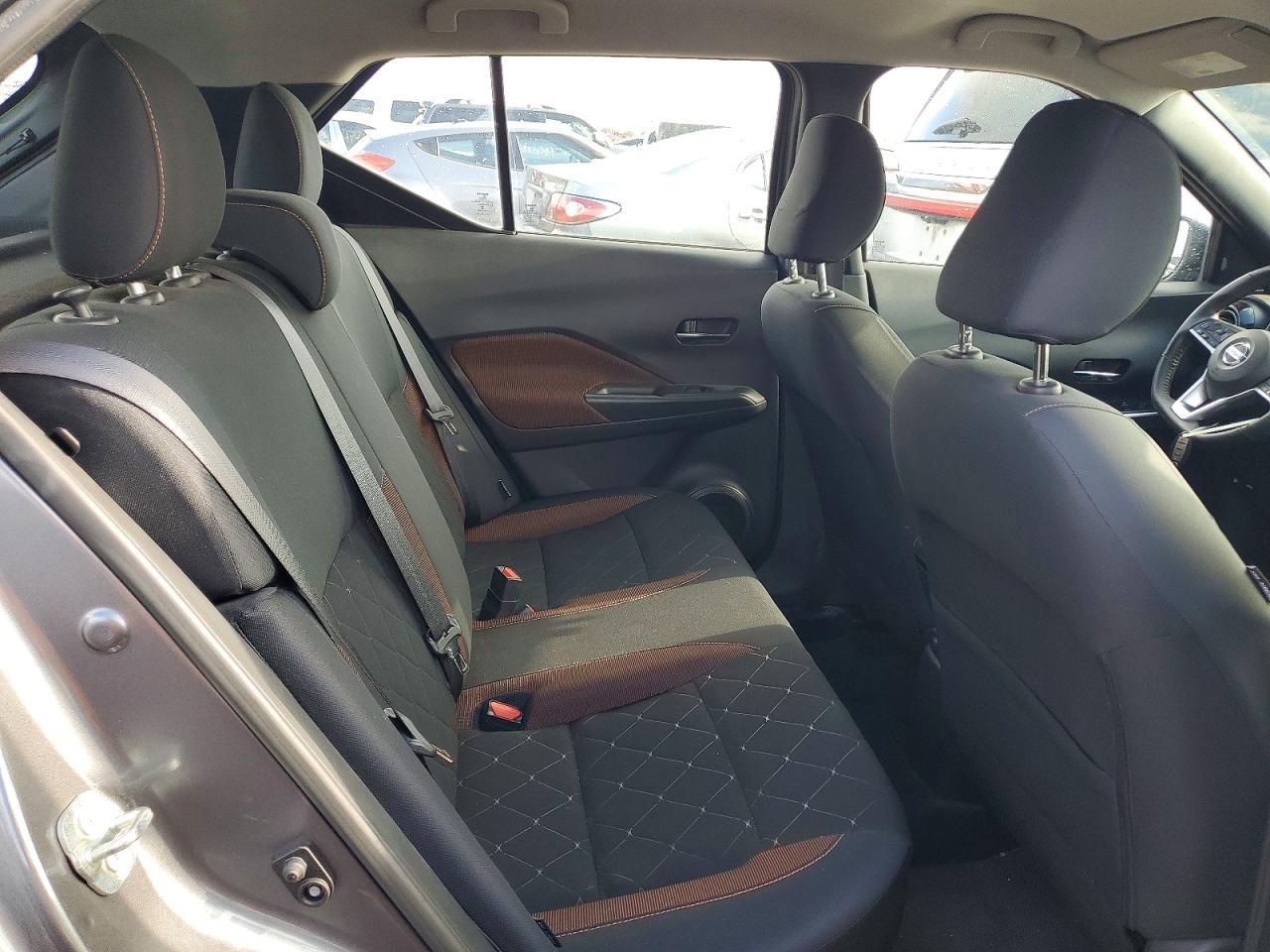 2020 Nissan Kicks Sr - zdjęcie 10