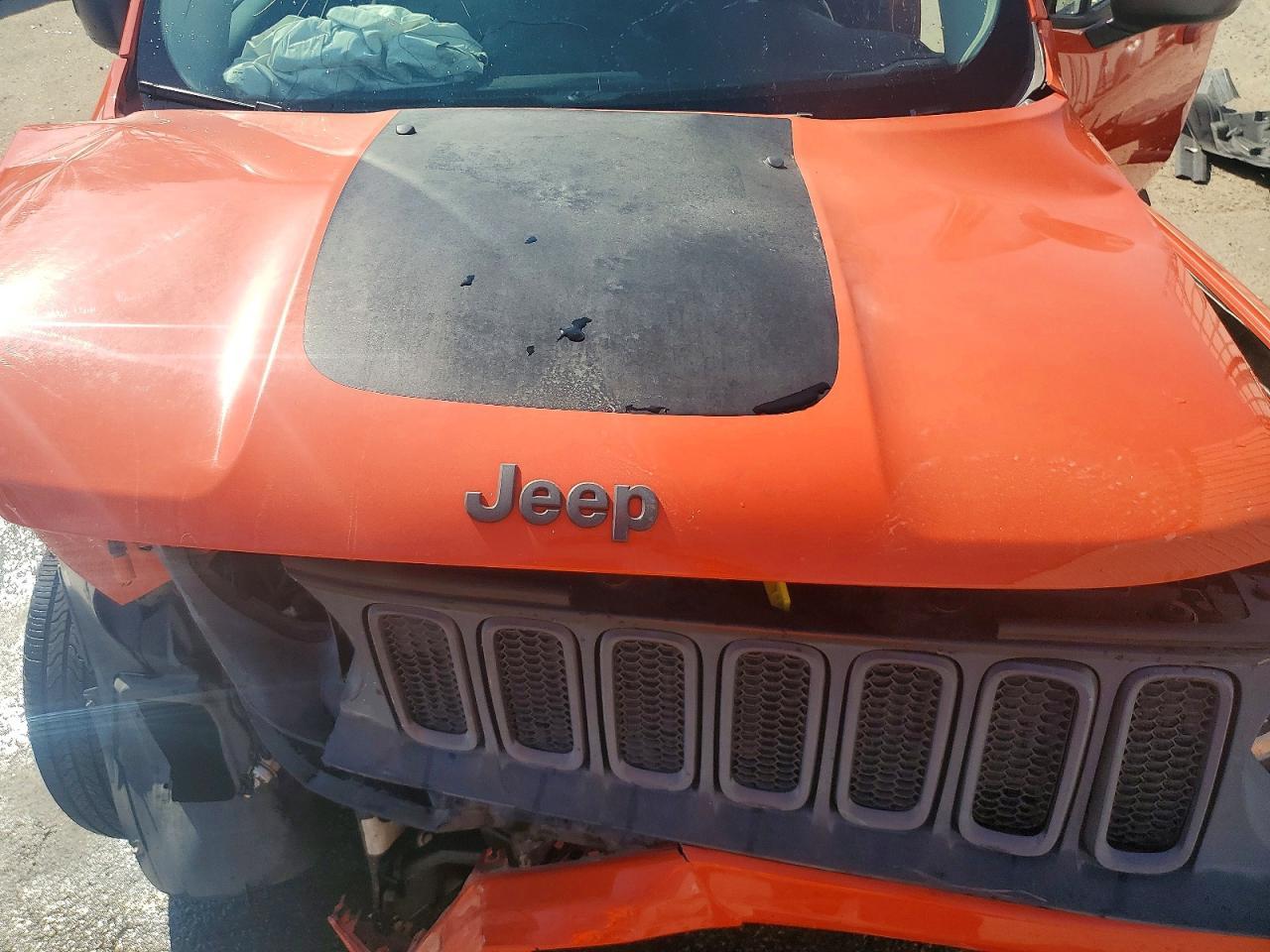 2015 Jeep Renegade Trailhawk - zdjęcie 12