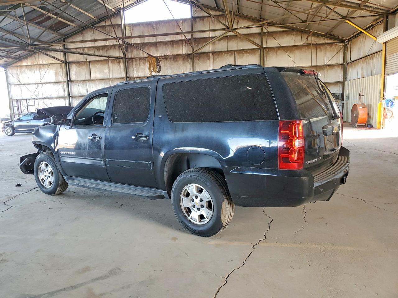 2014 Chevrolet Suburban K1500 Lt - zdjęcie 2