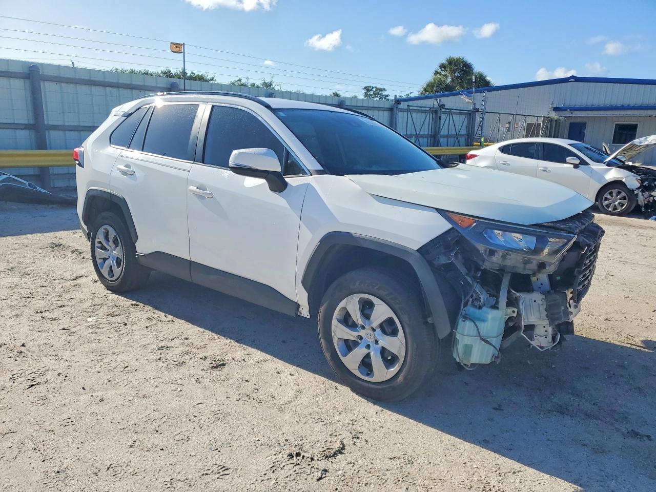 2019 Toyota Rav4 Le - zdjęcie 4