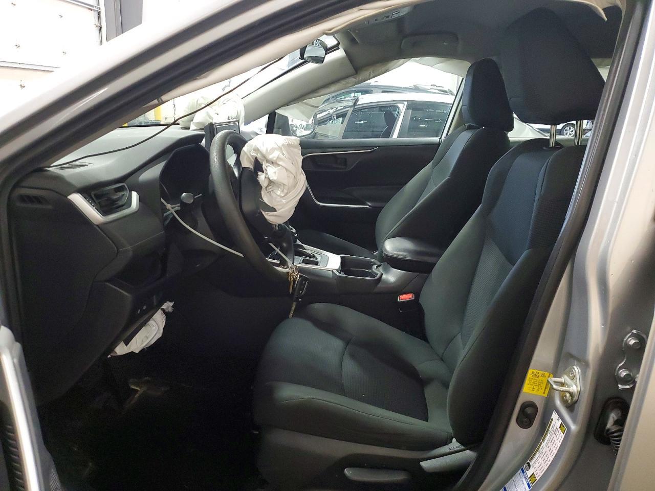 2020 Toyota Rav4 Le - zdjęcie 7