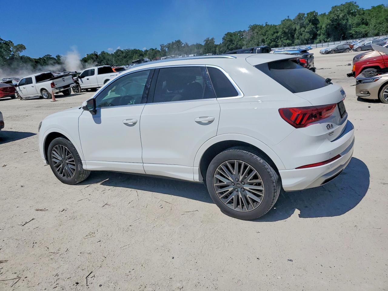 Audi Q3 - zdjęcie 2