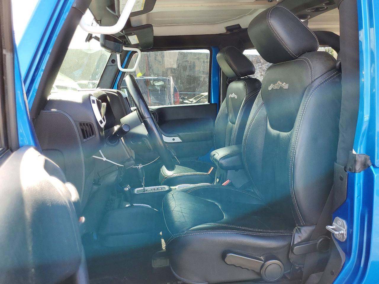 2014 Jeep Wrangler Sahara - zdjęcie 7