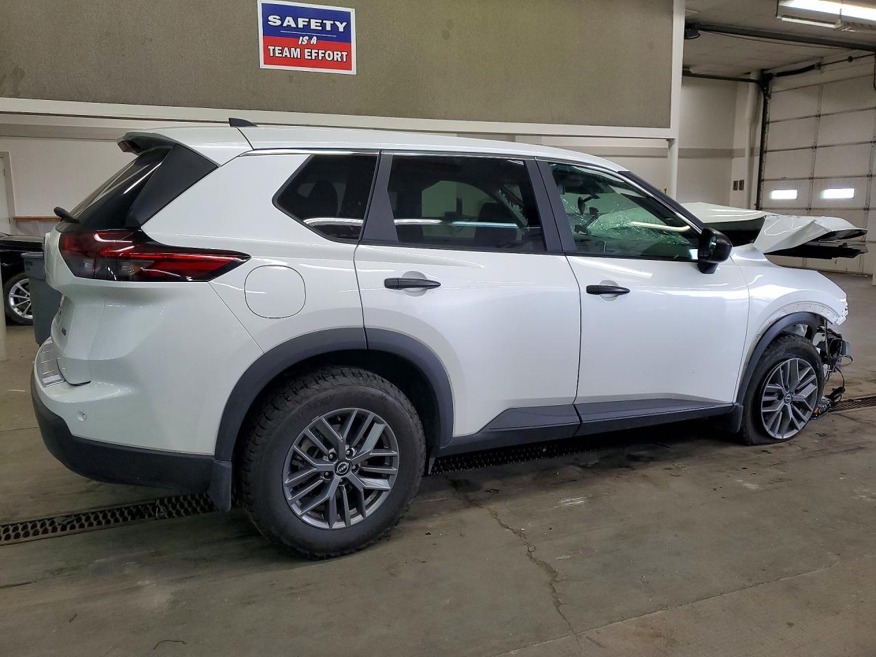 2024 Nissan Rogue S - zdjęcie 3