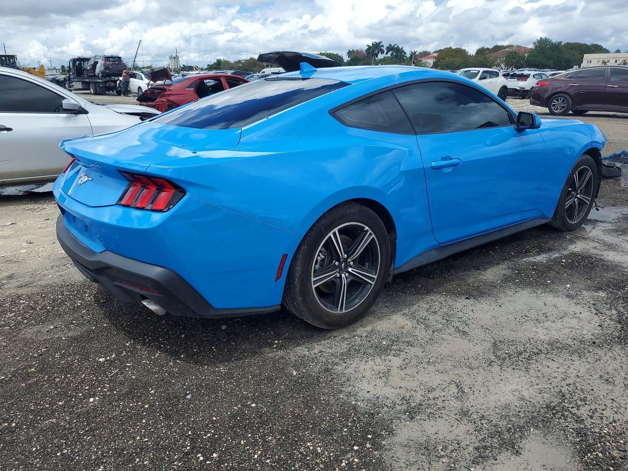 2025 Ford Mustang - zdjęcie 3