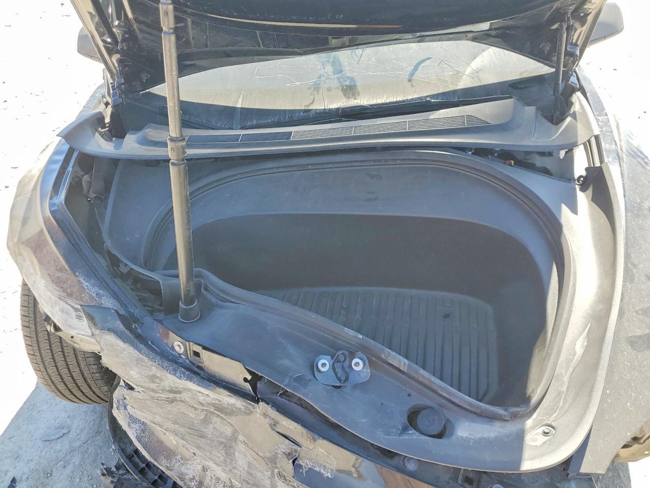 2025 Tesla Model 3 - zdjęcie 11