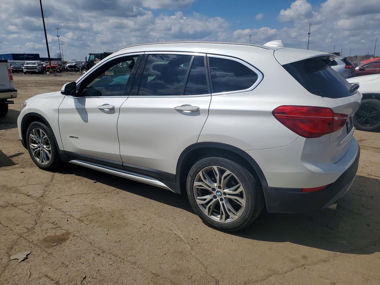 2017 BMW X1 xDrive28I - zdjęcie 2