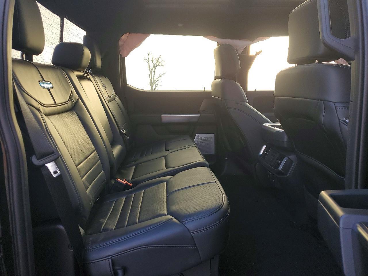 2025 Ford F150 Platinum - zdjęcie 10