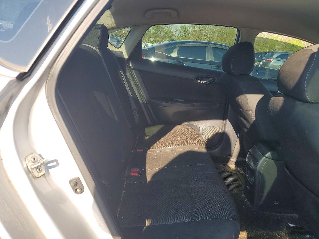 2019 Nissan Sentra S - zdjęcie 10