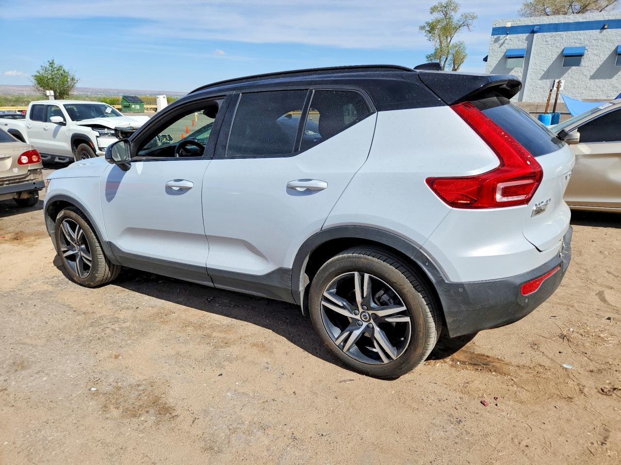 2022 Volvo Xc40 T5 R-Design - zdjęcie 2