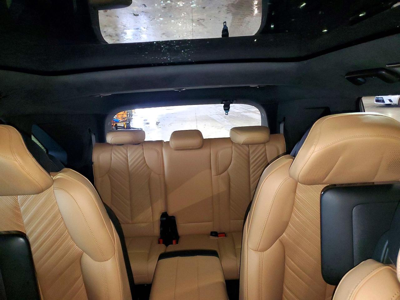 2025 Cadillac Escalade - zdjęcie 10