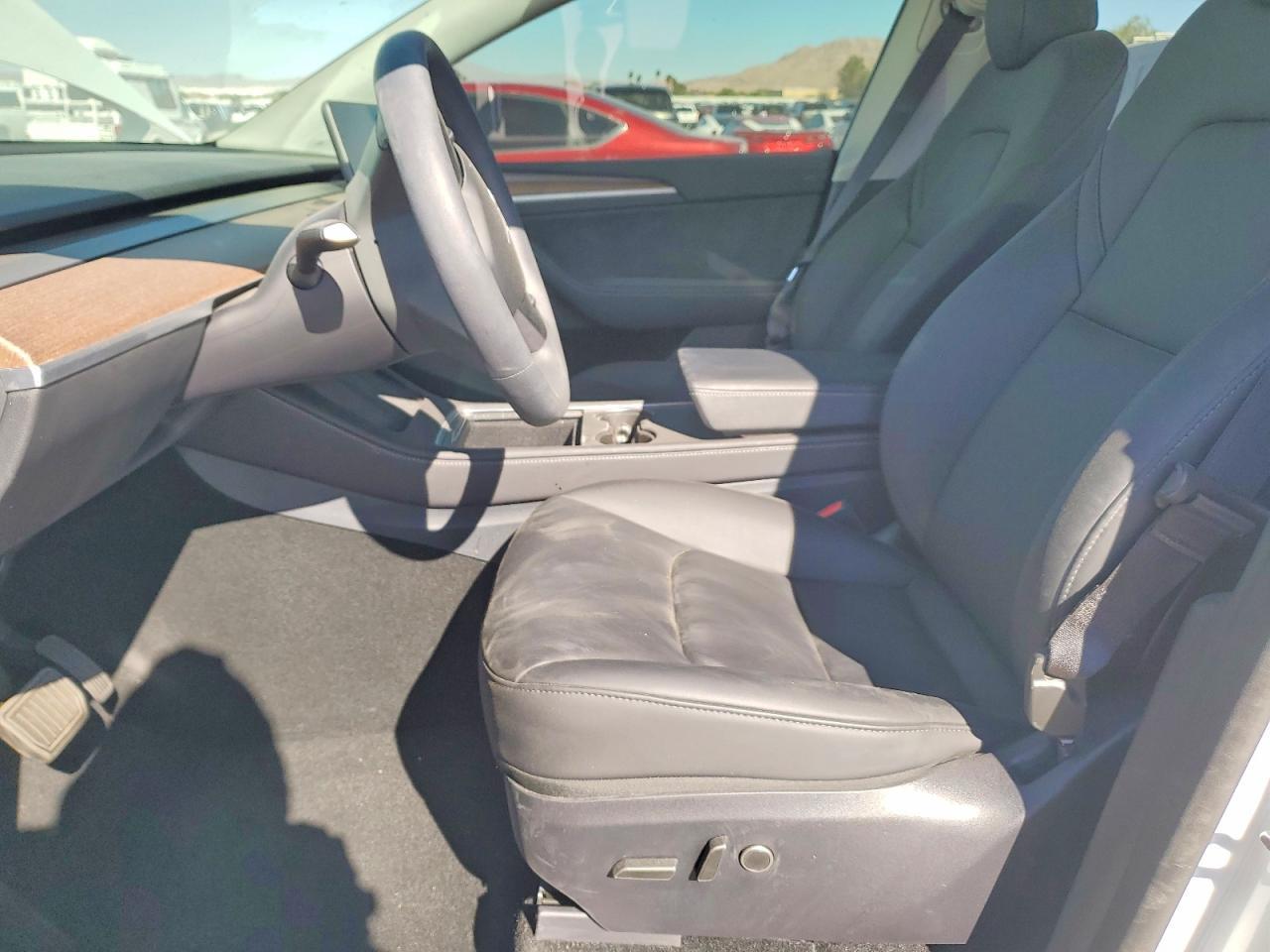 2025 Tesla Model Y - zdjęcie 7