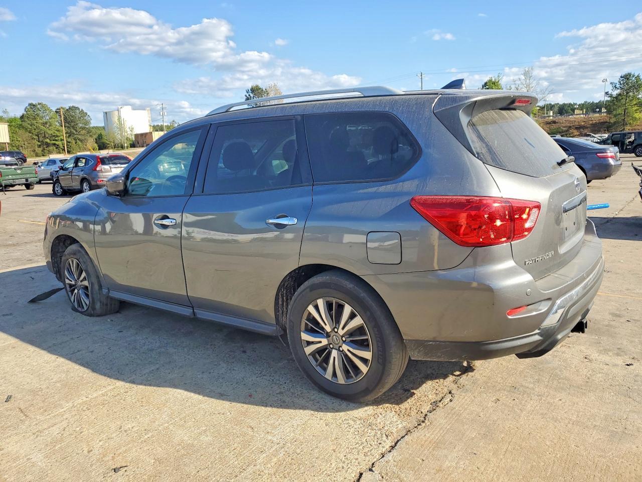 2020 Nissan Pathfinder Sl - zdjęcie 2