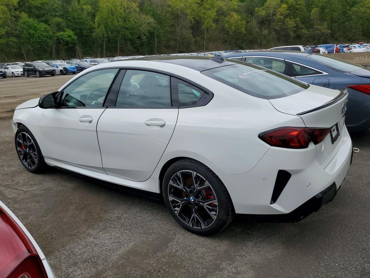2025 BMW M235Xi - zdjęcie 2