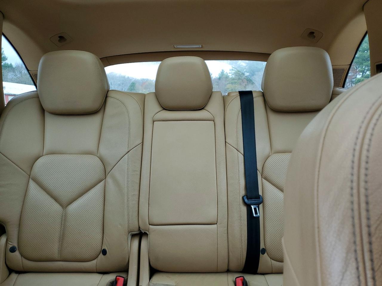 2014 Porsche Cayenne - zdjęcie 10