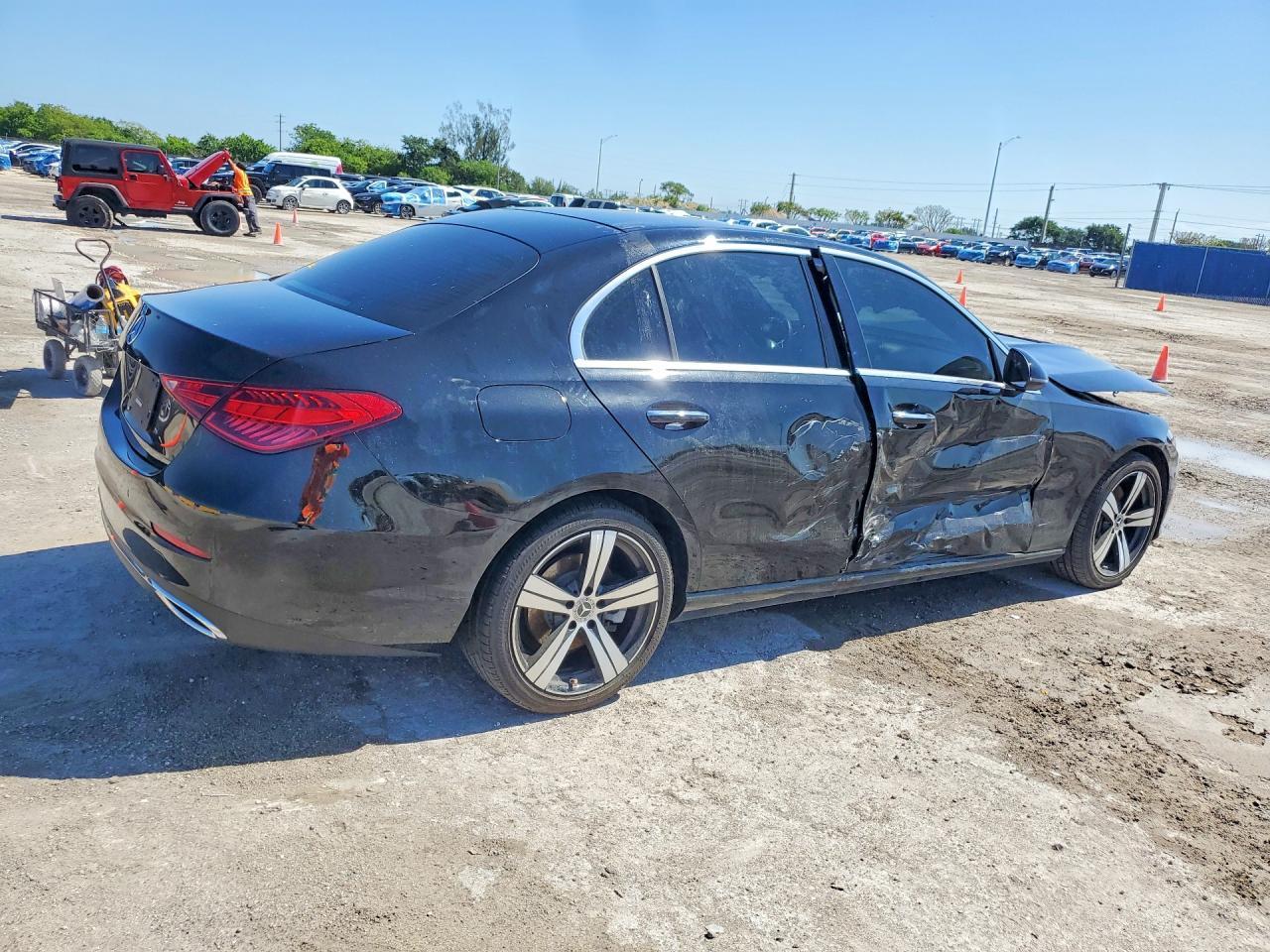 2024 Mercedes-Benz C 300 - zdjęcie 3