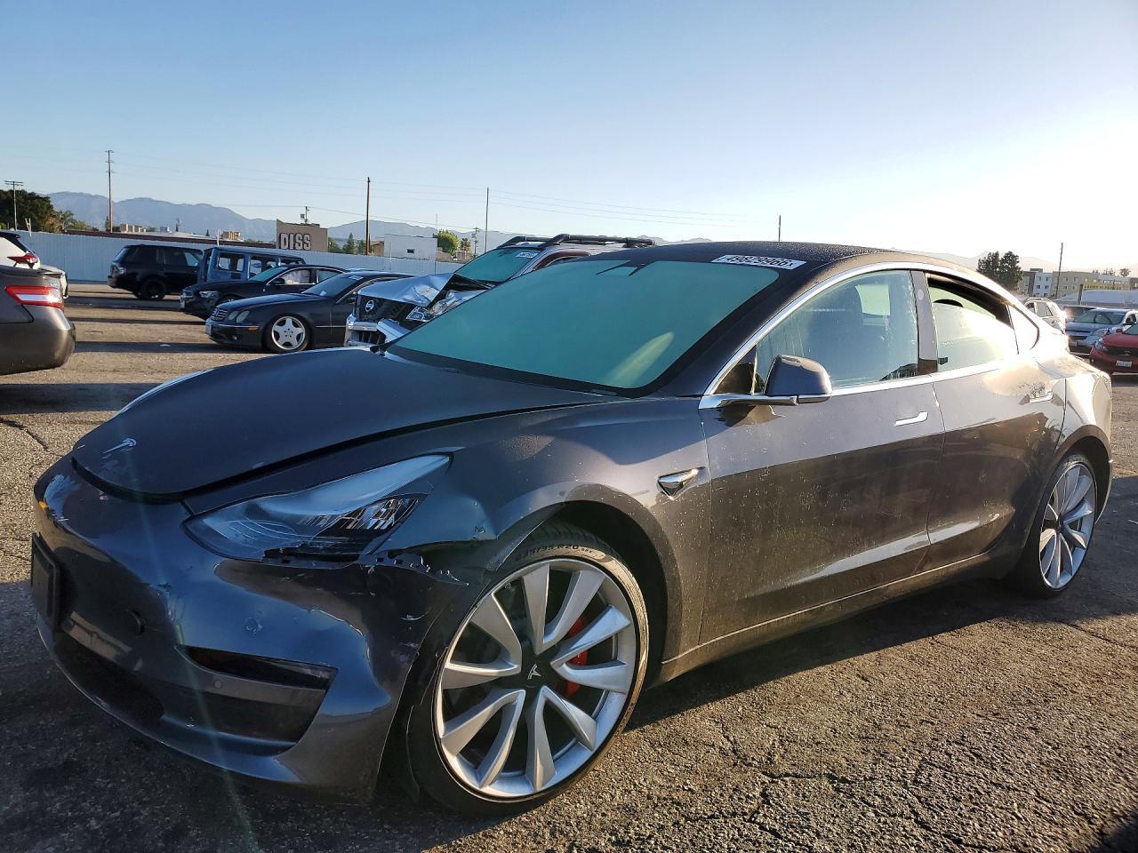 2019 Tesla Model 3 - zdjęcie główne