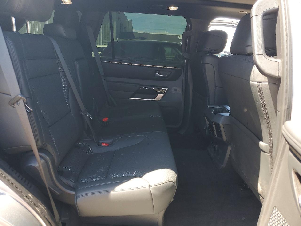 2025 Toyota Sequoia Limited - zdjęcie 11