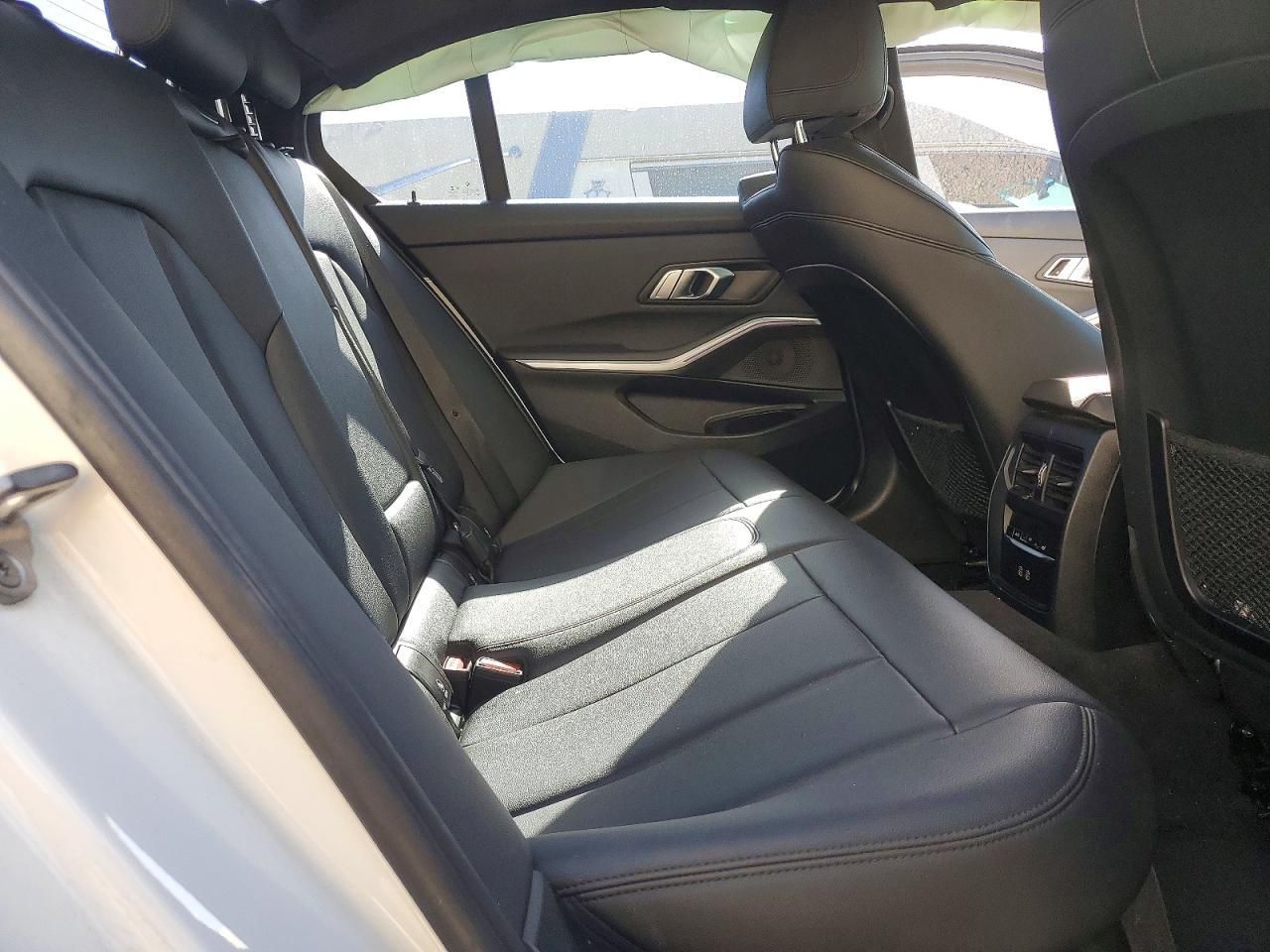2021 BMW 330I - zdjęcie 10