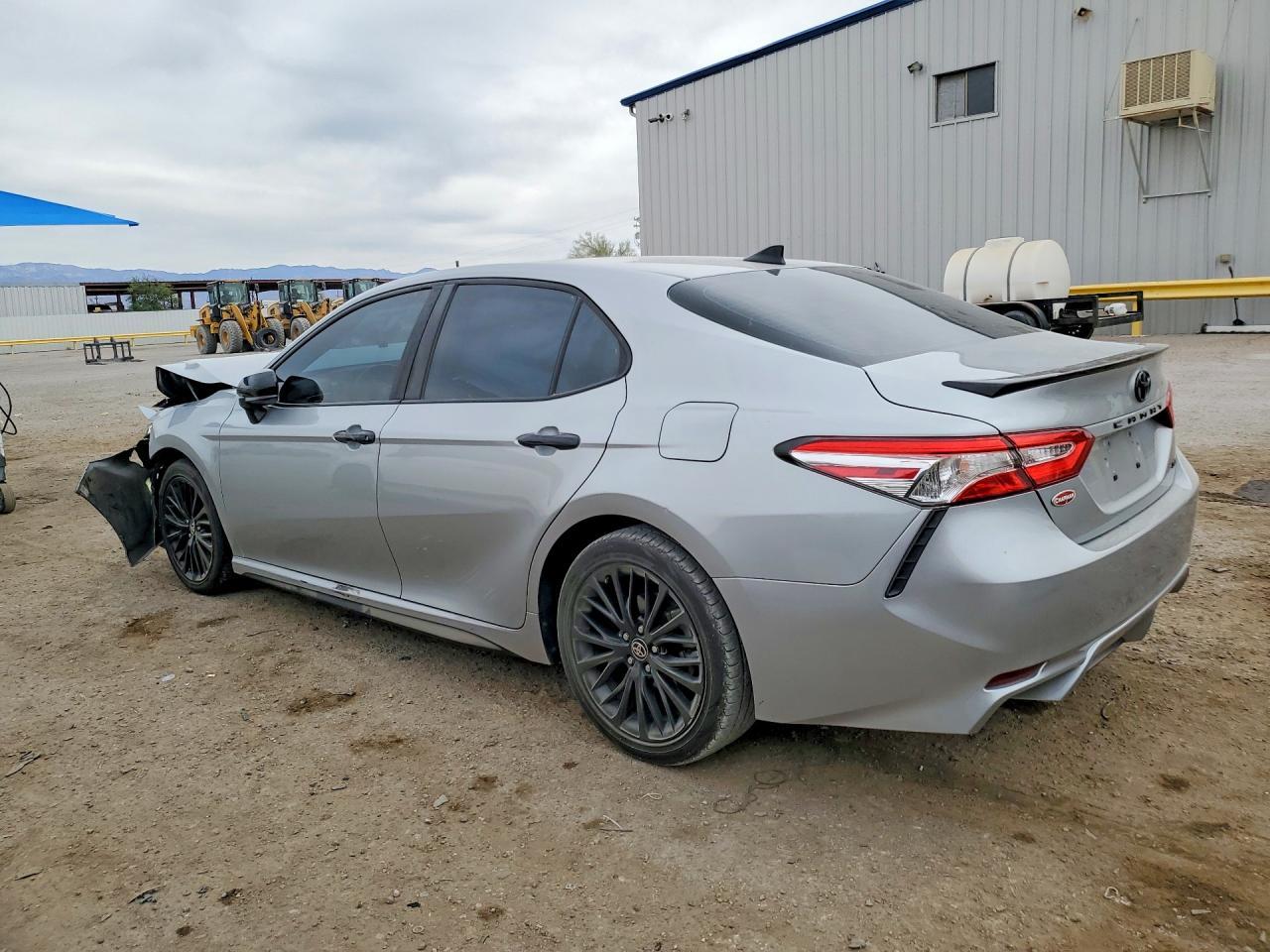 2020 Toyota Camry Se Nightshade - zdjęcie 2