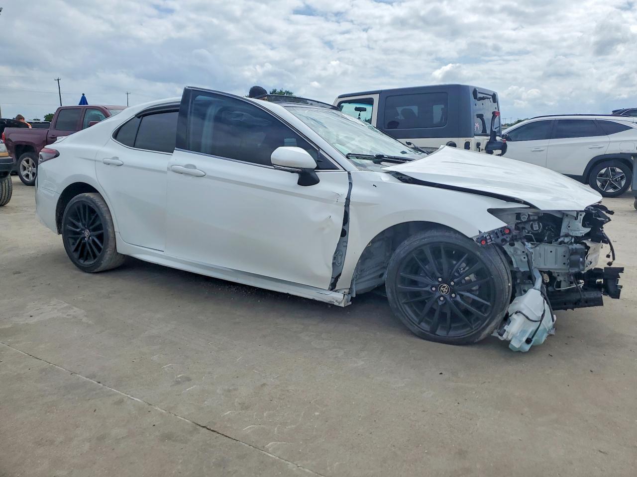 2024 Toyota Camry Xse V6 - zdjęcie 4
