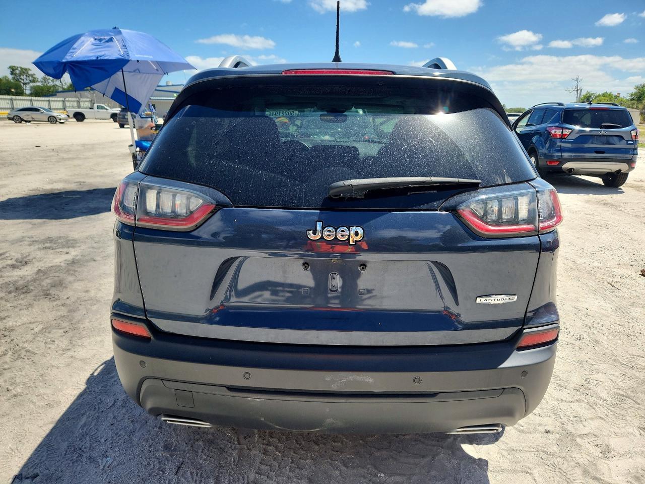 2021 Jeep Cherokee Latitude Lux - zdjęcie 6