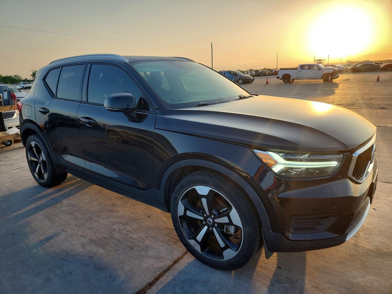 2019 Volvo Xc40 T5 Momentum - zdjęcie 4