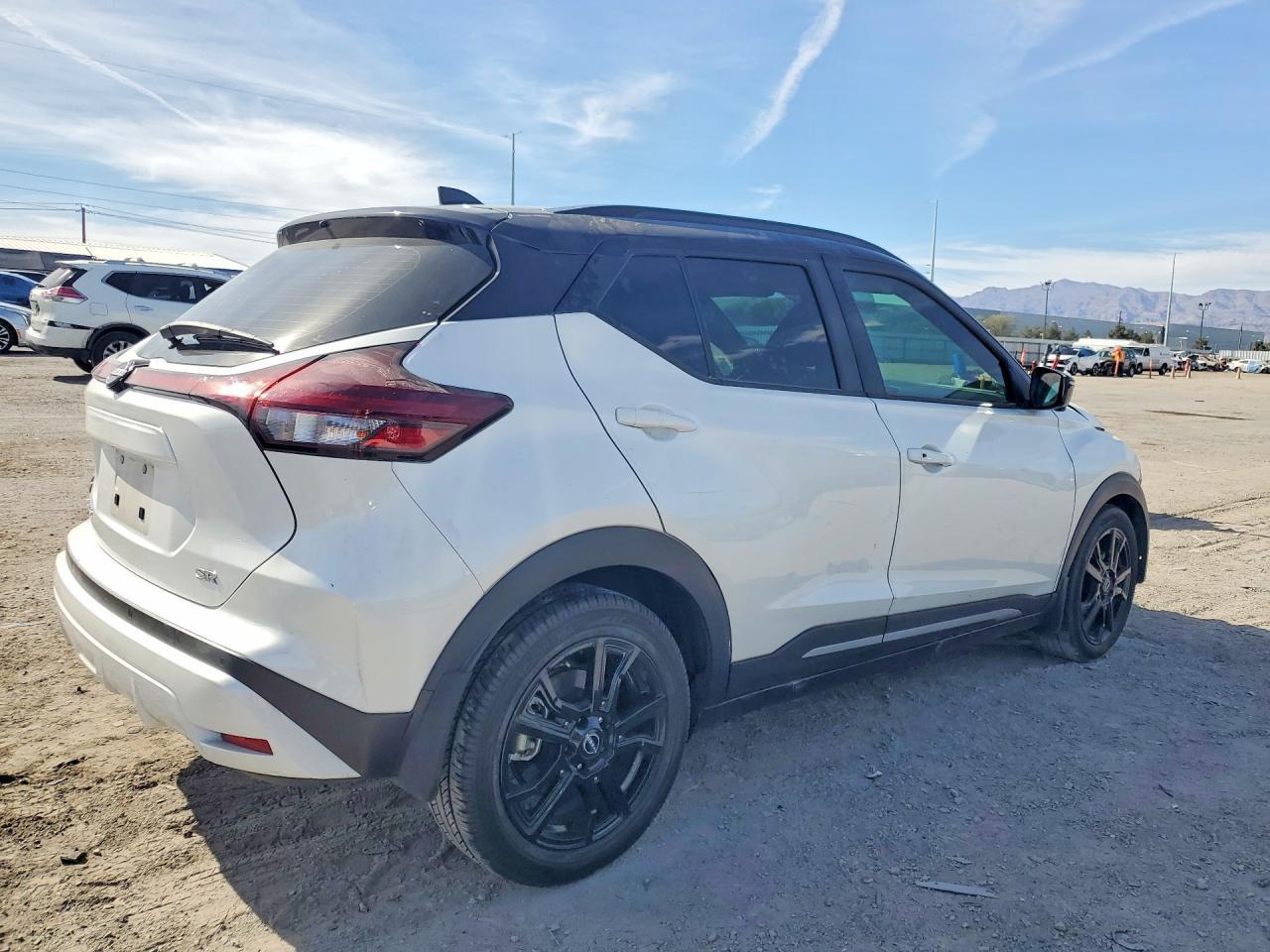 2023 Nissan Kicks Sr - zdjęcie 3