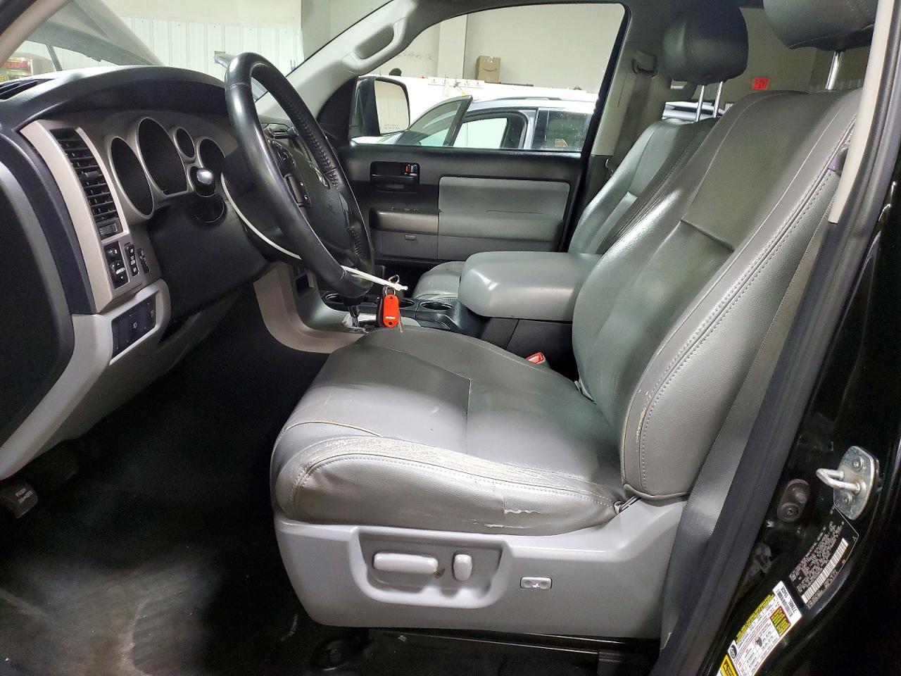 2013 Toyota Sequoia Sr5 - zdjęcie 7