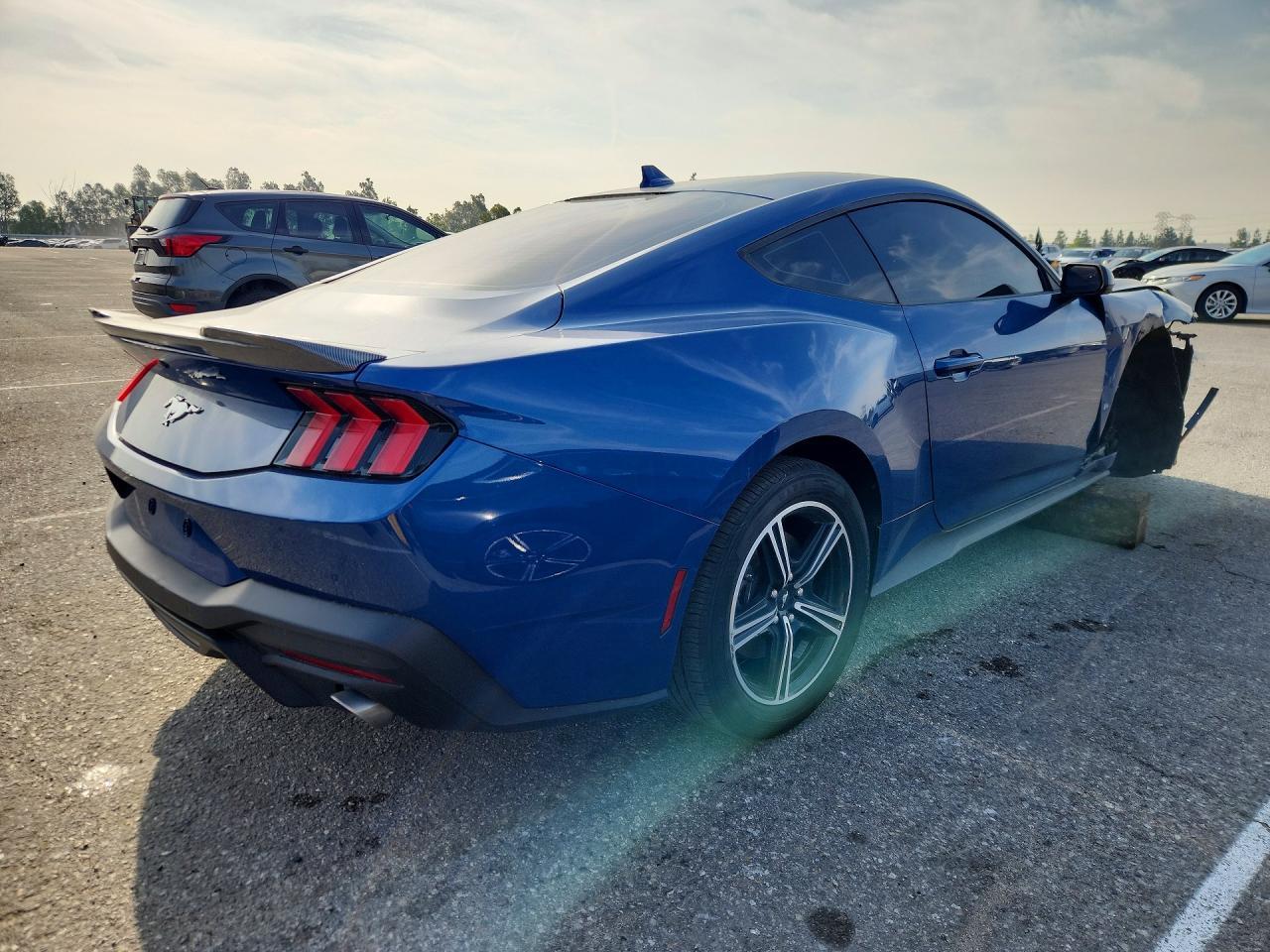 2024 Ford Mustang - zdjęcie 3