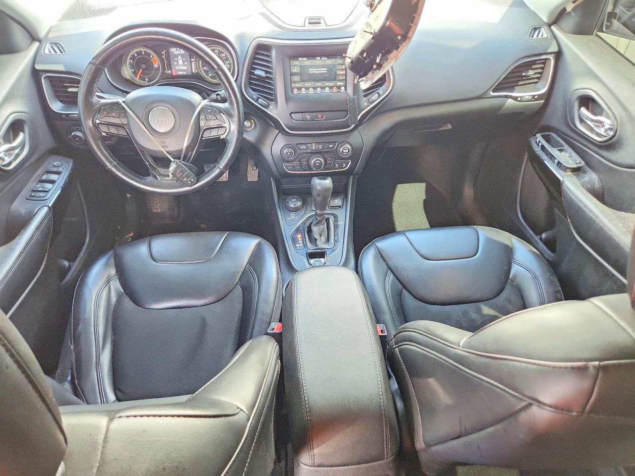 2020 Jeep Cherokee Latitude Plus - zdjęcie 8