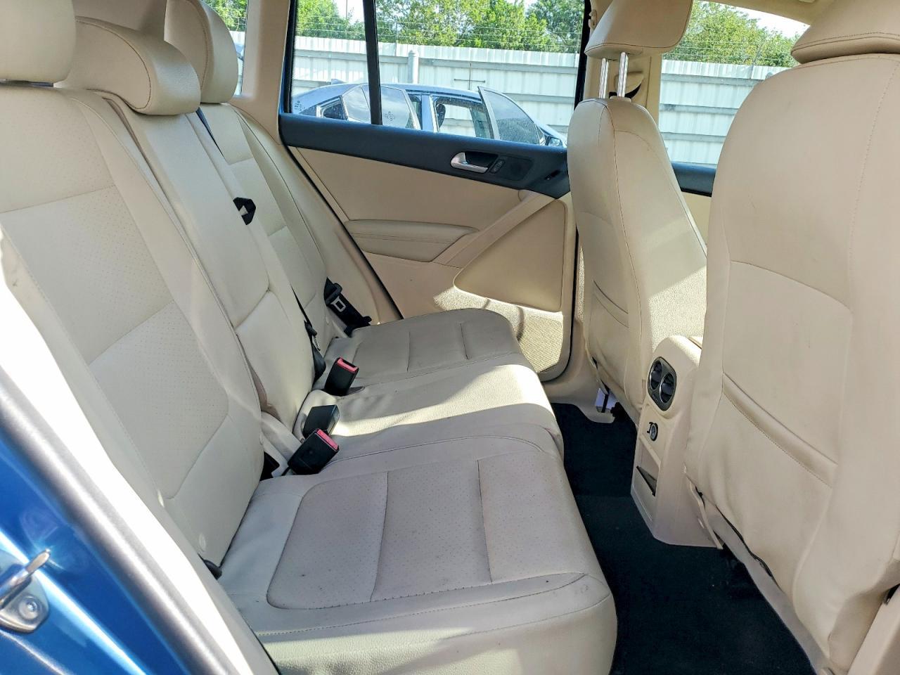 2017 Volkswagen Tiguan S - zdjęcie 11