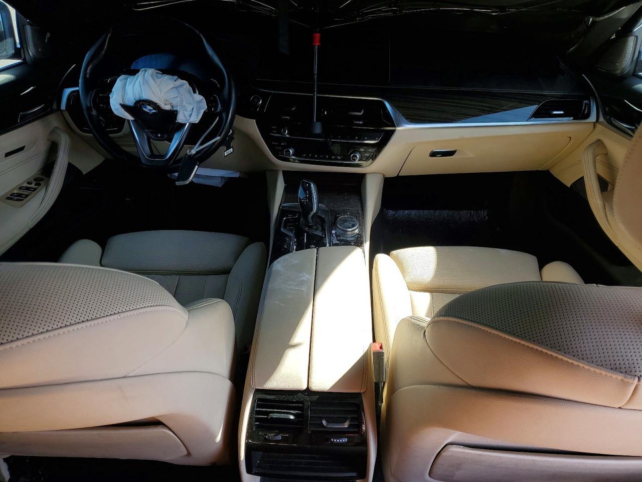 2021 BMW 530 Xi - zdjęcie 8