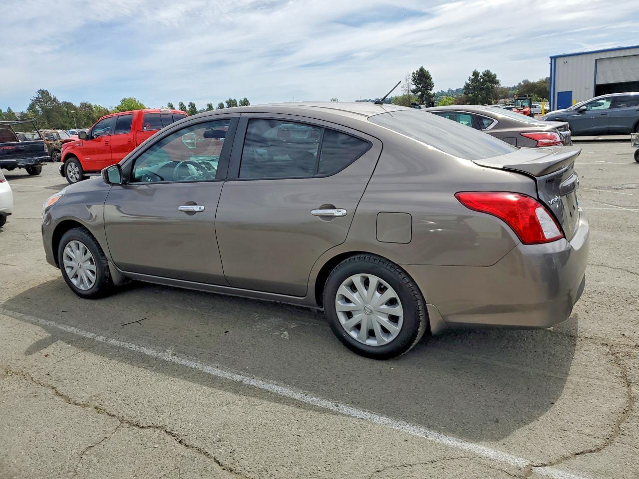 2016 Nissan Versa 1.6 Sv - zdjęcie 2