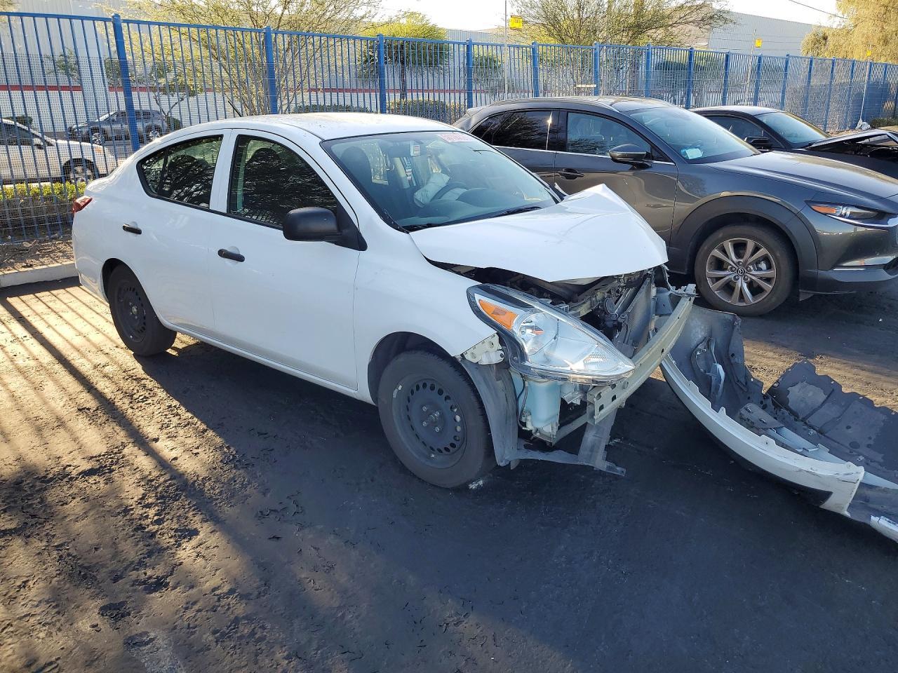 2015 Nissan Versa 1.6 S - zdjęcie 4